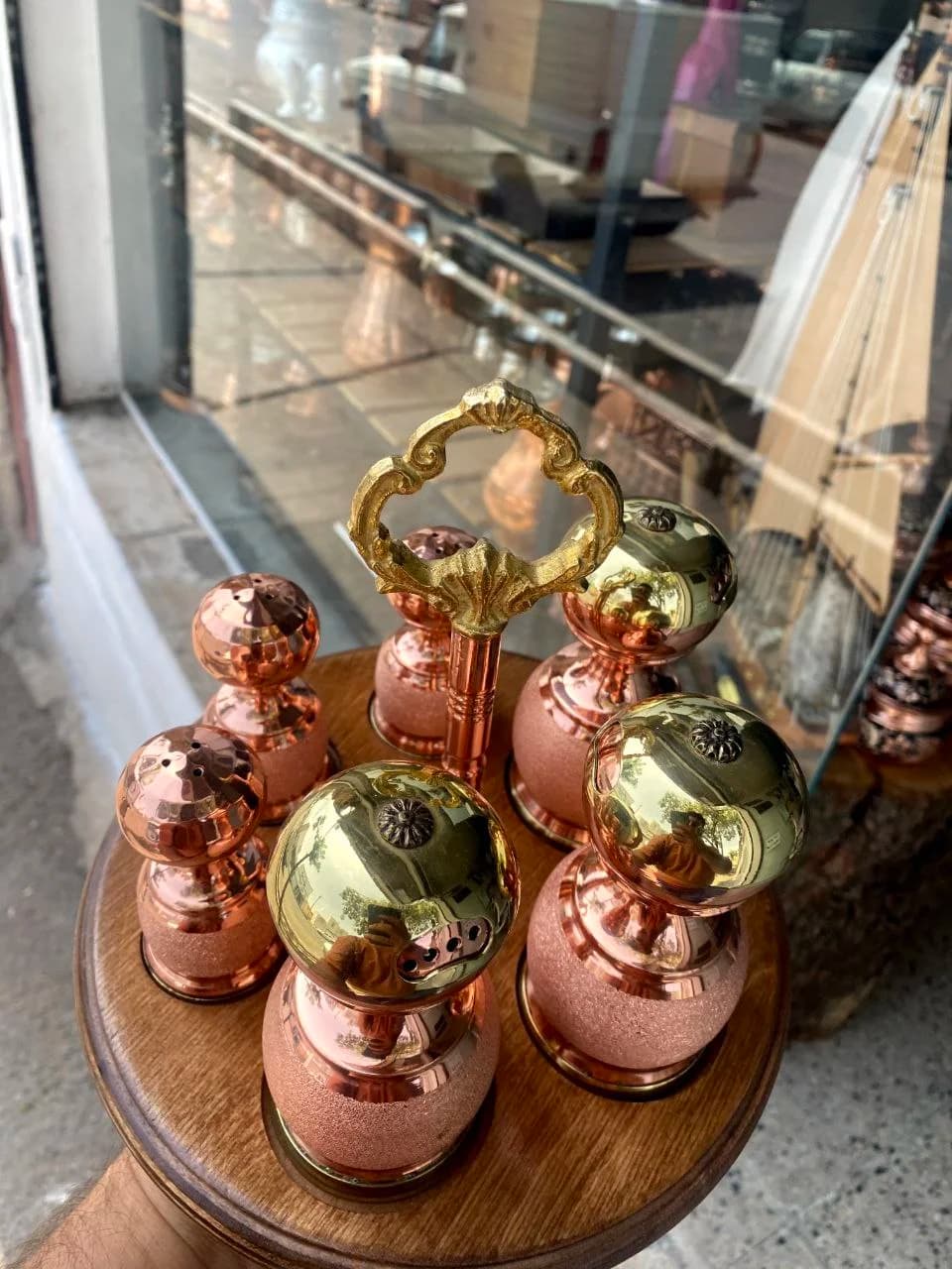جاادویه مسی و نمکدان مسی شنی — تصویر ۲