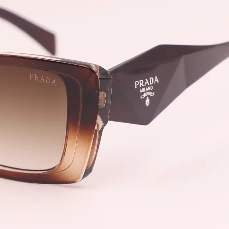 عینک آفتابی زنانه PRADA مدل 22007 — تصویر ۳