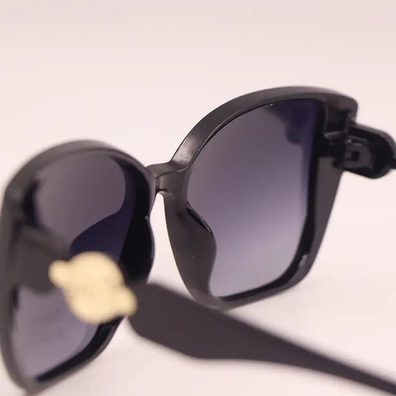 عینک آفتابی زنانه برند GUCCI مدل P5047 — تصویر ۳