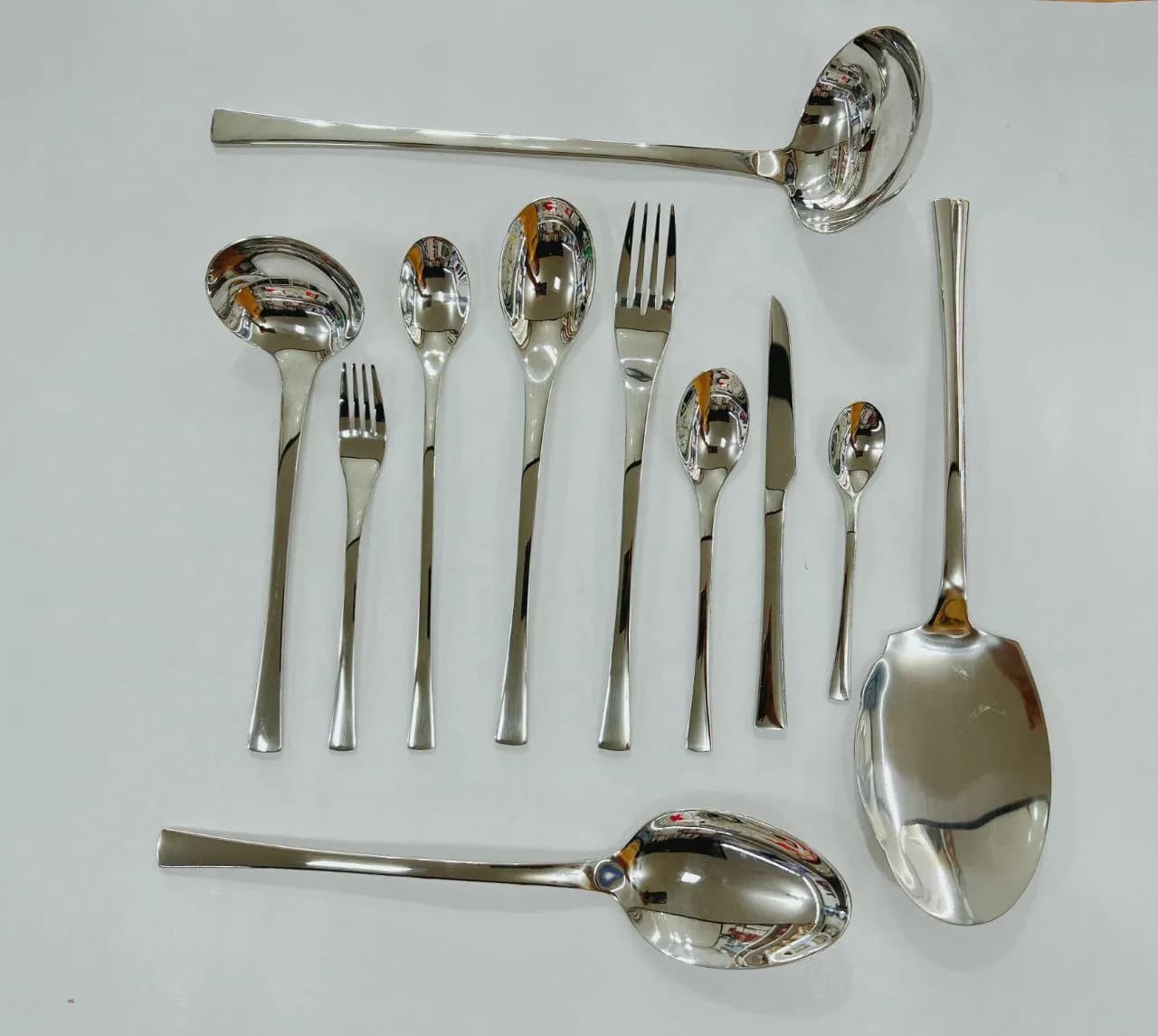 سرویس قاشق چنگال یونیک اصل آلمان 24 نفره 120 پارچه تمام نقره ای مدل شیکاگو اروپایی 4 میل — تصویر ۵