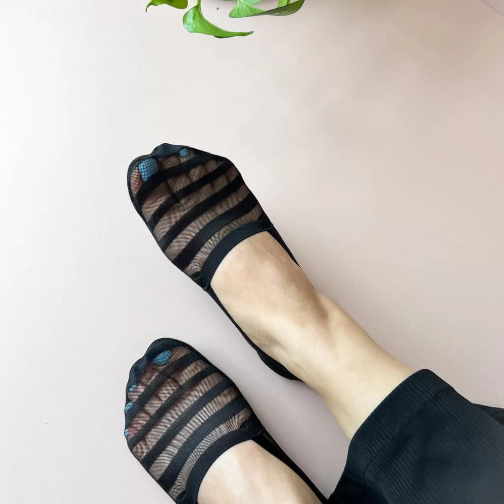 جوراب کالج زنانه توری طرح راه‌ راه — تصویر ۶