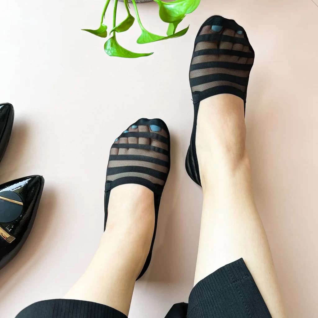 جوراب کالج زنانه توری طرح راه‌ راه — تصویر ۷