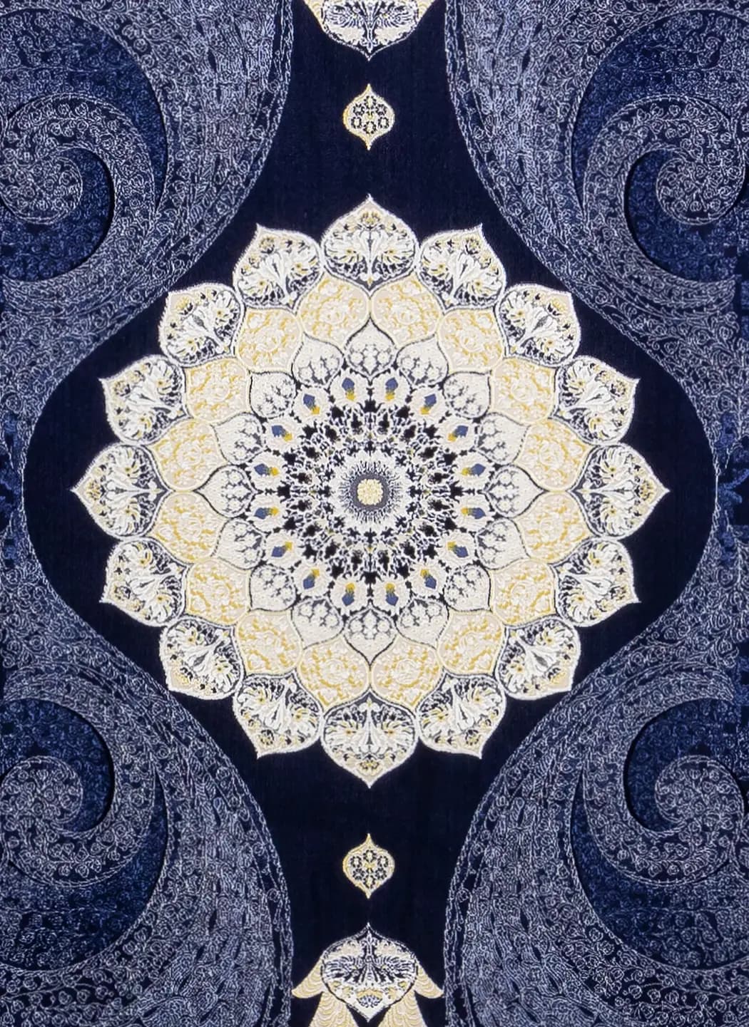 فرش ماشینی کلاسیک اصیل مدل تماشا اطلسی ۱۲۰۰ شانه — تصویر ۳