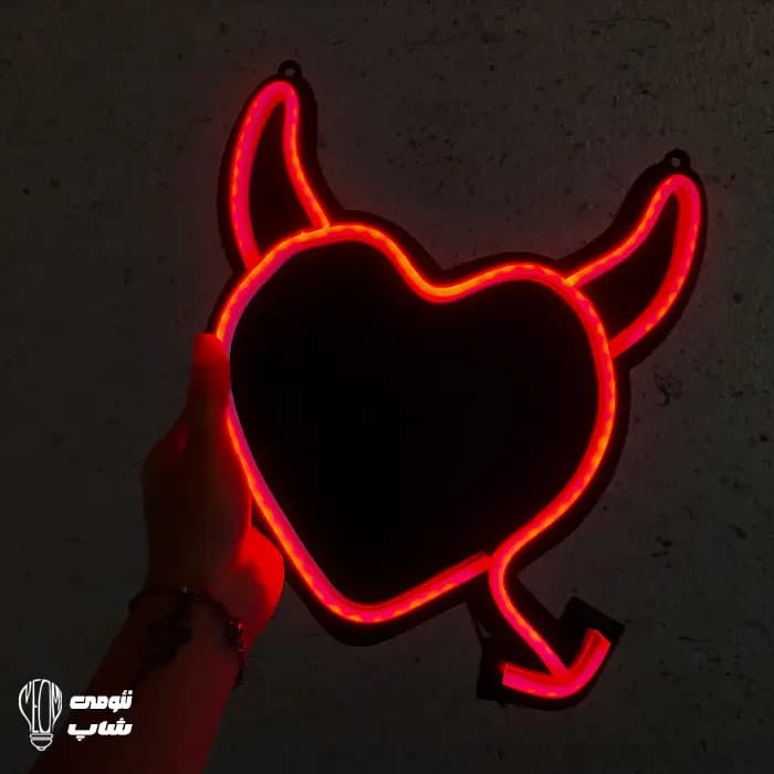 تابلو نئون قلب شیطانی — تصویر ۳