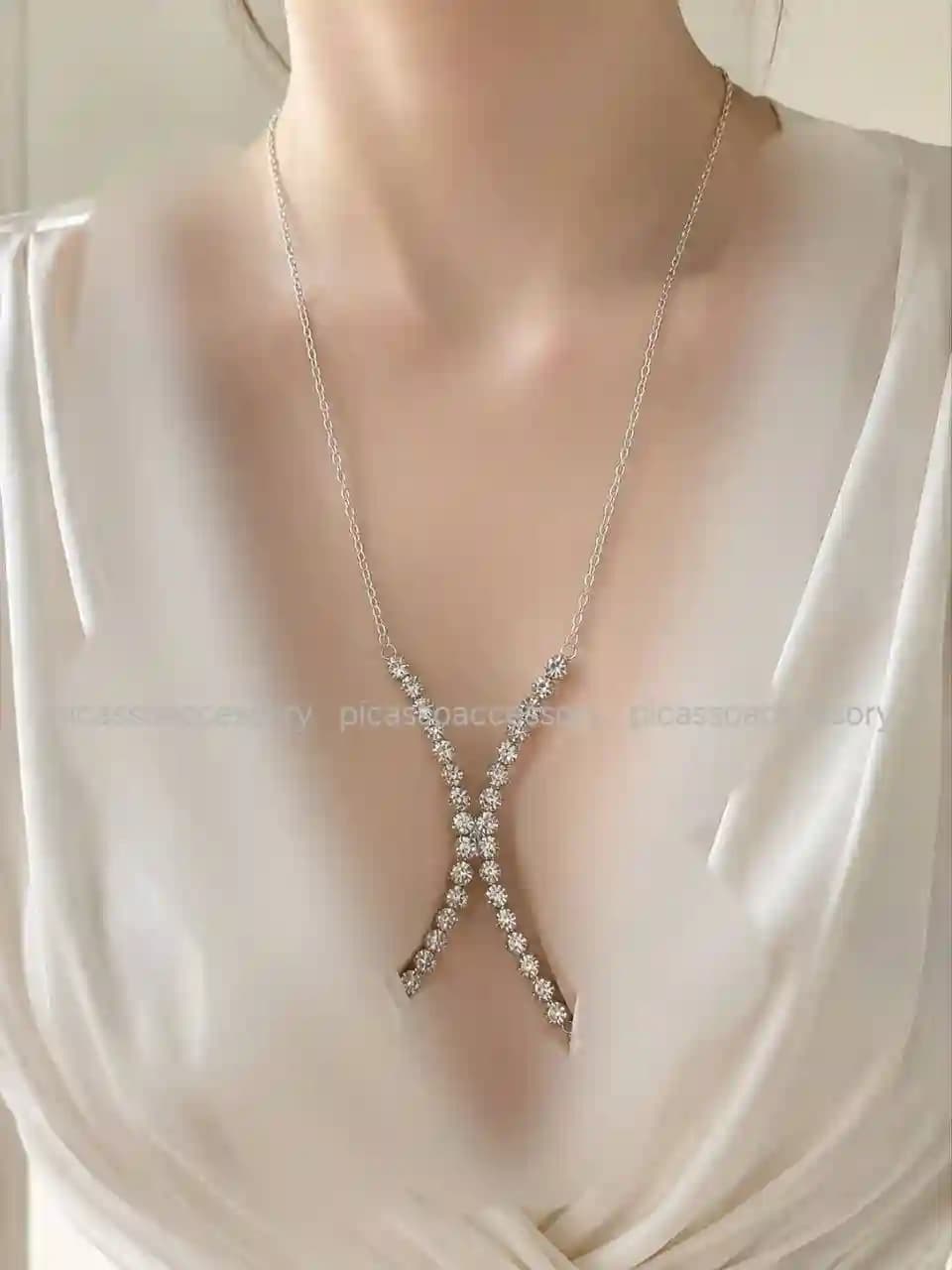 زنجیر بدن یا اکسسوری وسط سینه نگین دار