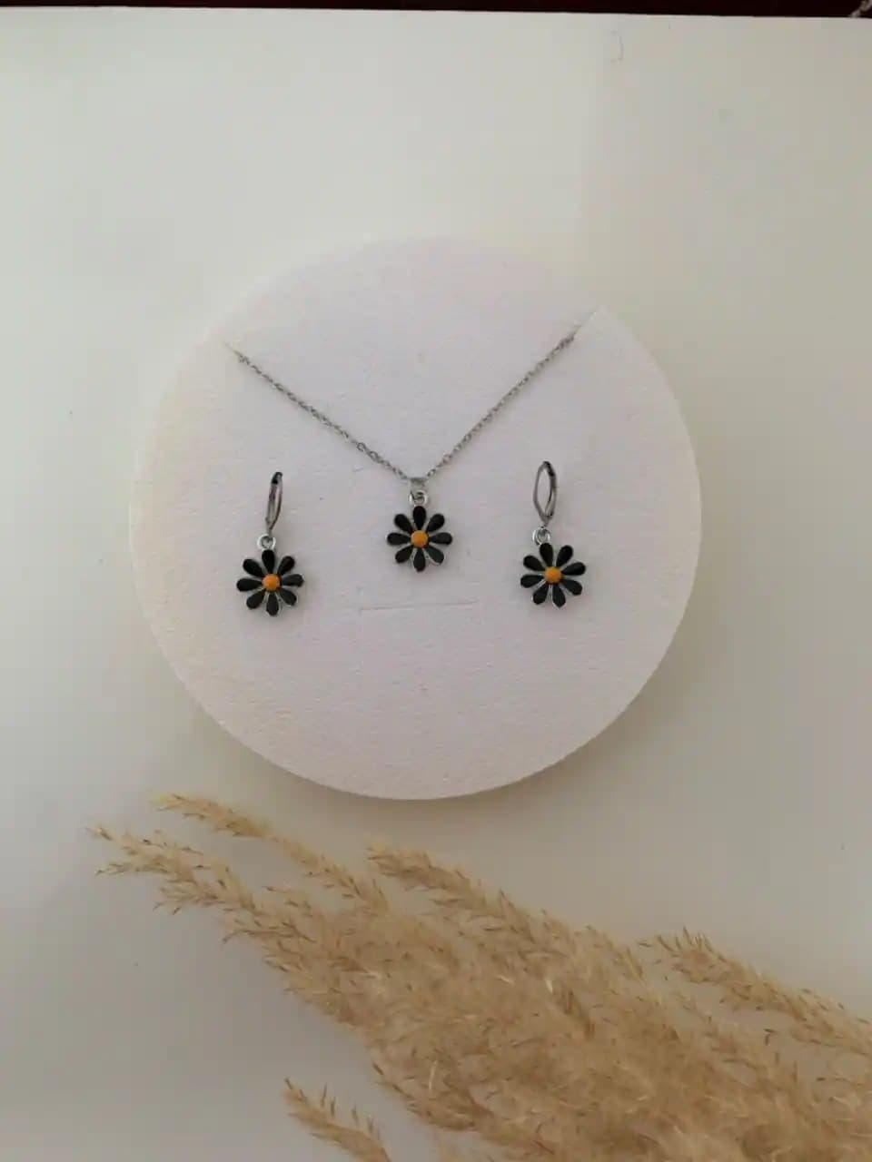 سرویس بابونه مشکی — تصویر ۲