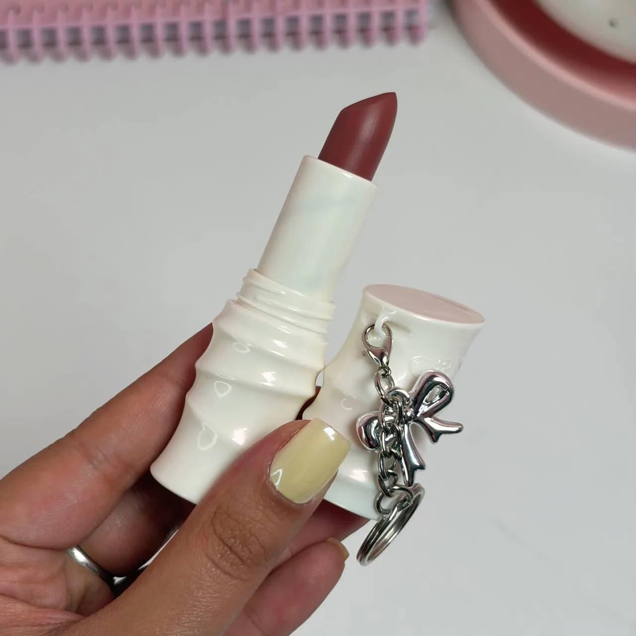 رژ جامد پاپیونی — تصویر ۳