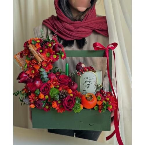 باکس گل شب یلدا با گل‌های داودی و رزکد 403