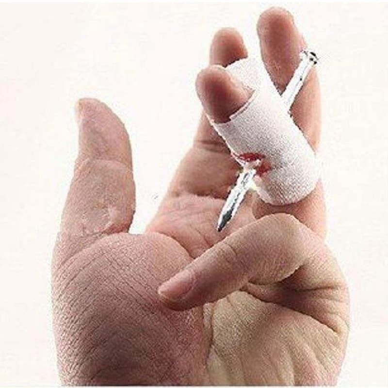 میخ در انگشت؛ ابزار شوخی غافلگیر کننده — تصویر ۵