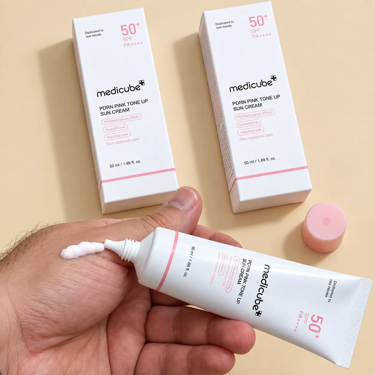 کرم ضد آفتاب رنگی مدی کیوب Medicube مدل PDRN Pink Tone Up SPF50+ حجم 50 میلی لیتر — تصویر ۳