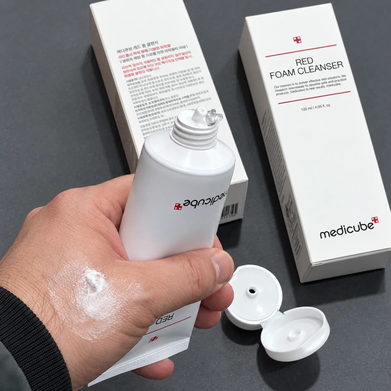 فوم شوینده ضد جوش مدی کیوب Medicube مدل Red حجم 120 میلی لیتر — تصویر ۳