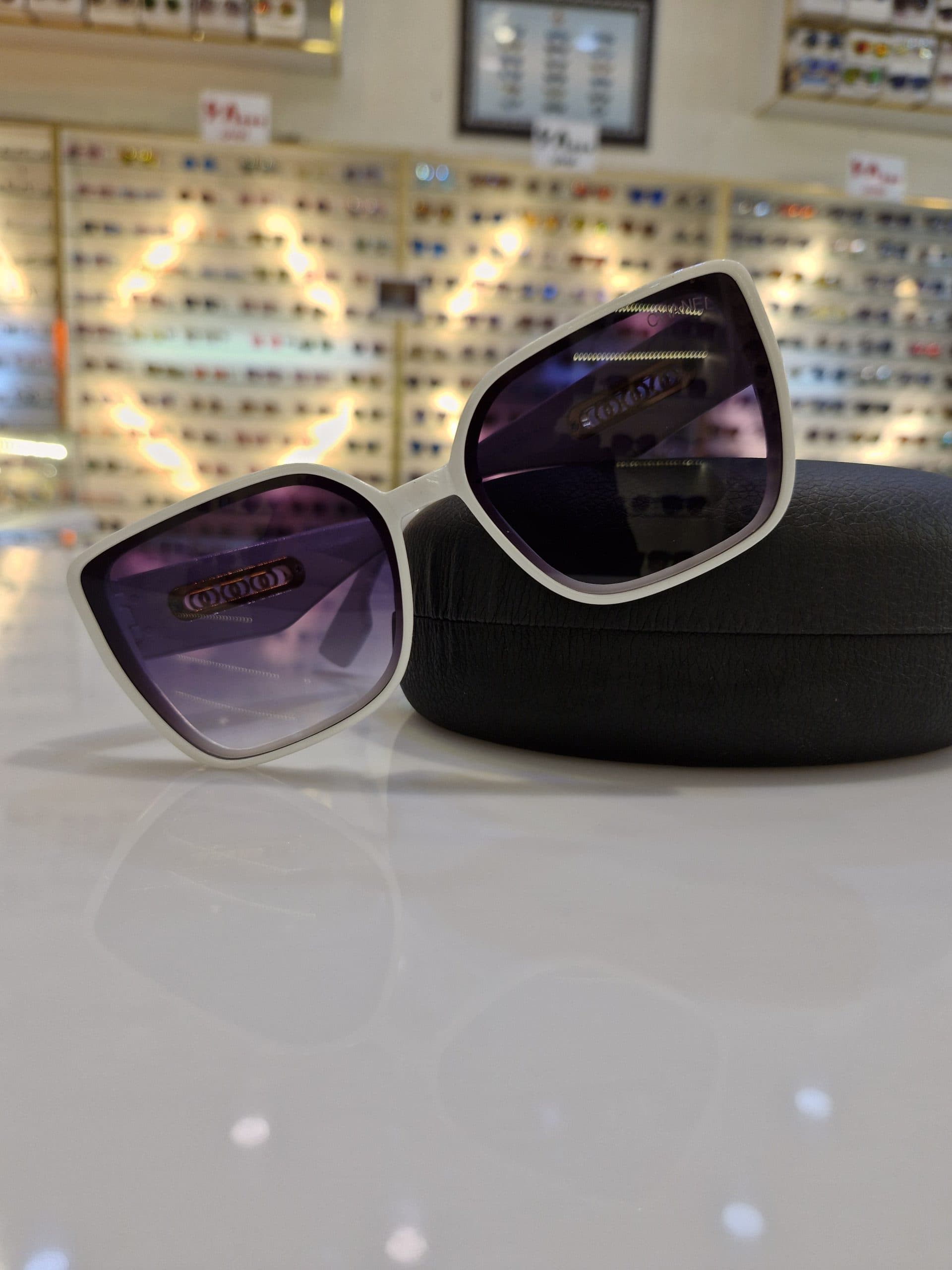 عینک سفید چنل chanel — تصویر ۲