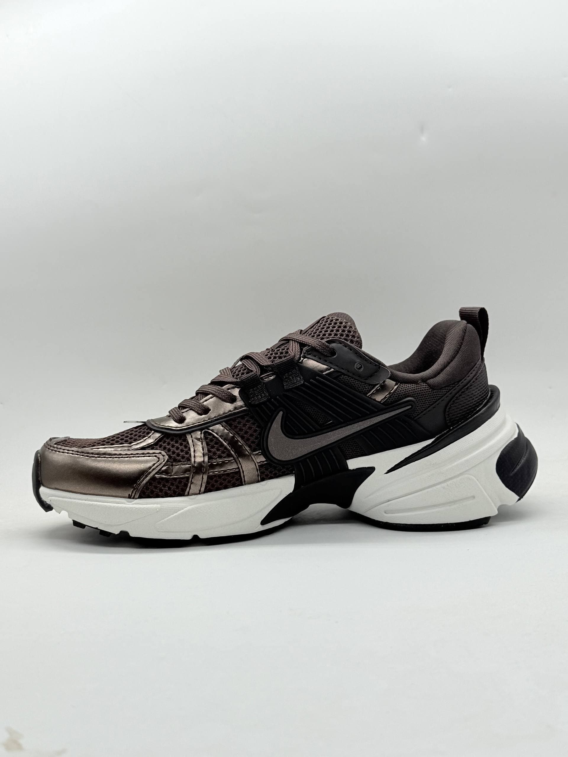 کفش نایک وی تو کی قهوه ای Nike V2K brown shoes — تصویر ۴