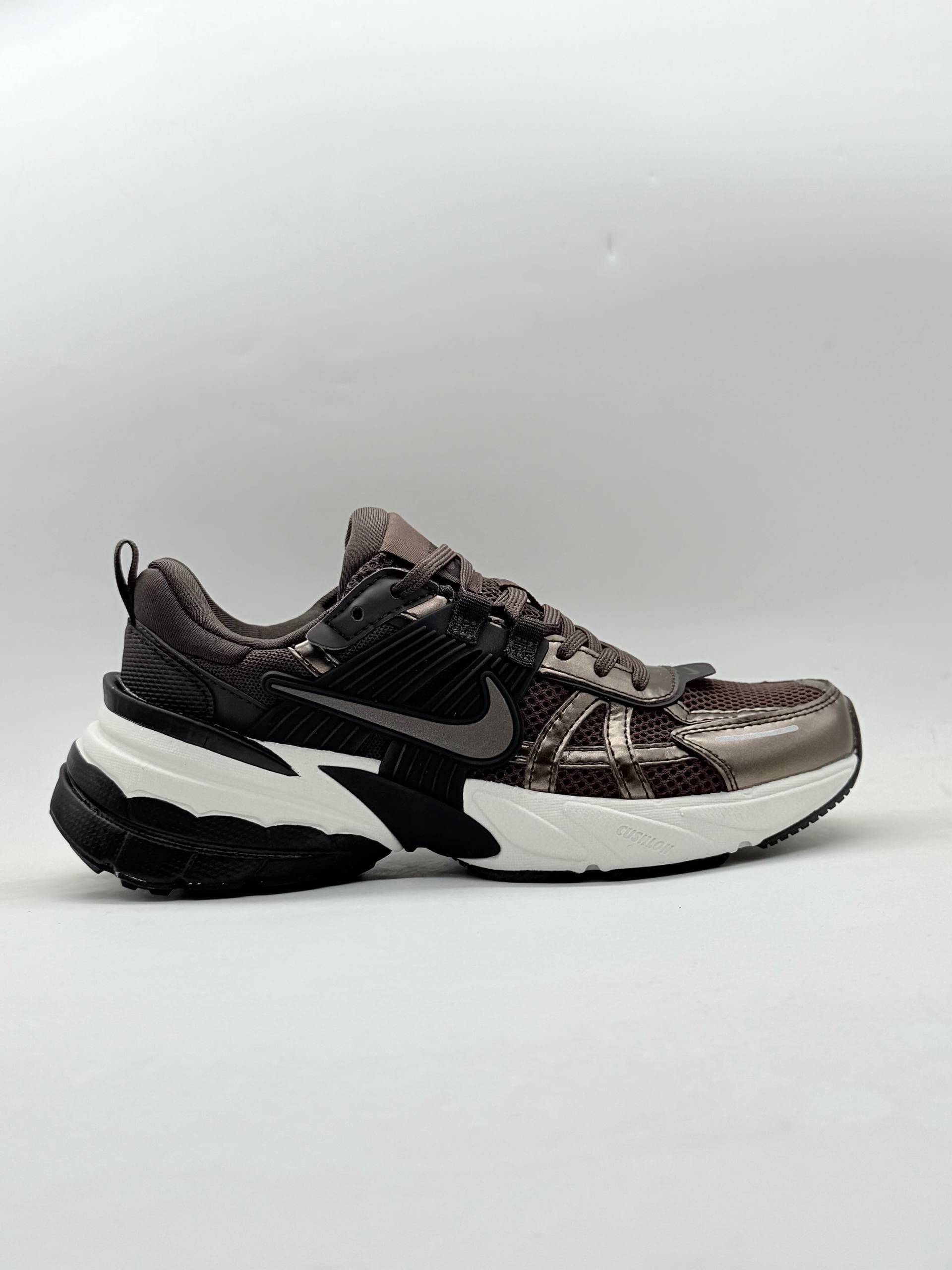 کفش نایک وی تو کی قهوه ای Nike V2K brown shoes — تصویر ۲