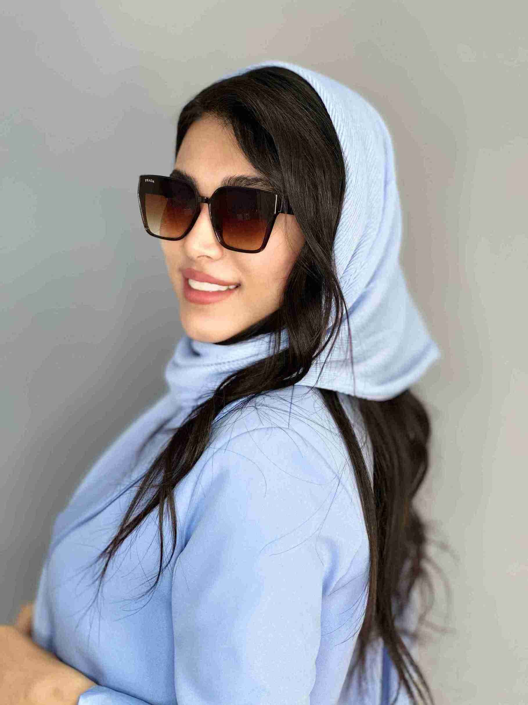عینک افتابی زنانه prada پرادا سری جدید قهوه ای مربعی یووی۴۰۰ — تصویر ۲