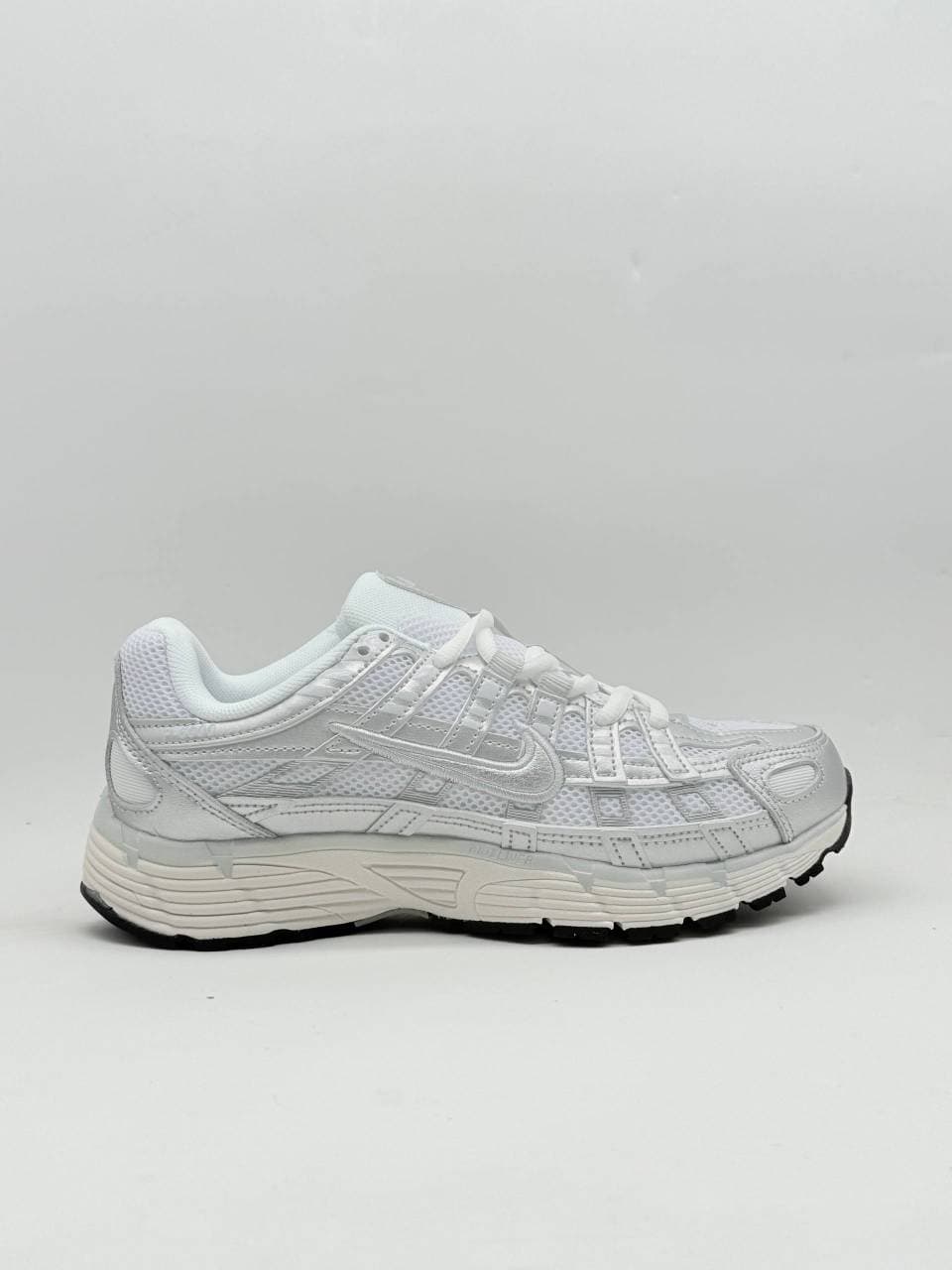 کفش نایک p6000 سفید نقره ای Nike p6000 white silver shoes
