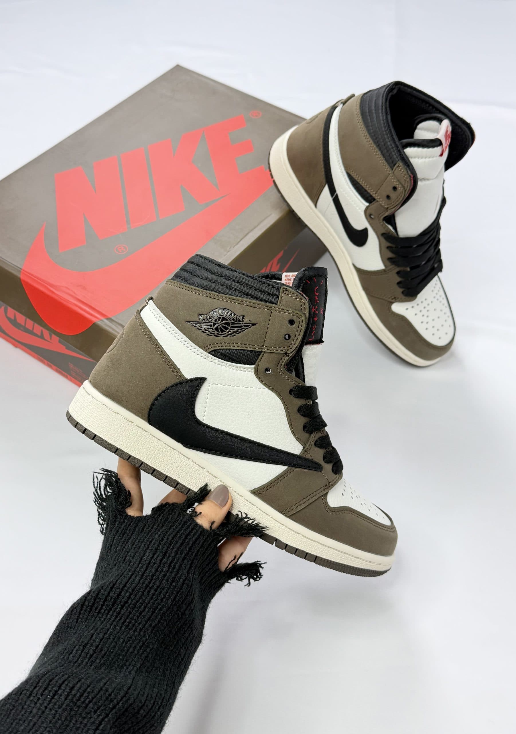 کتونی نایک جردن ساقدار سفید قهوه ای white brown long leg nike jordan sneakers
