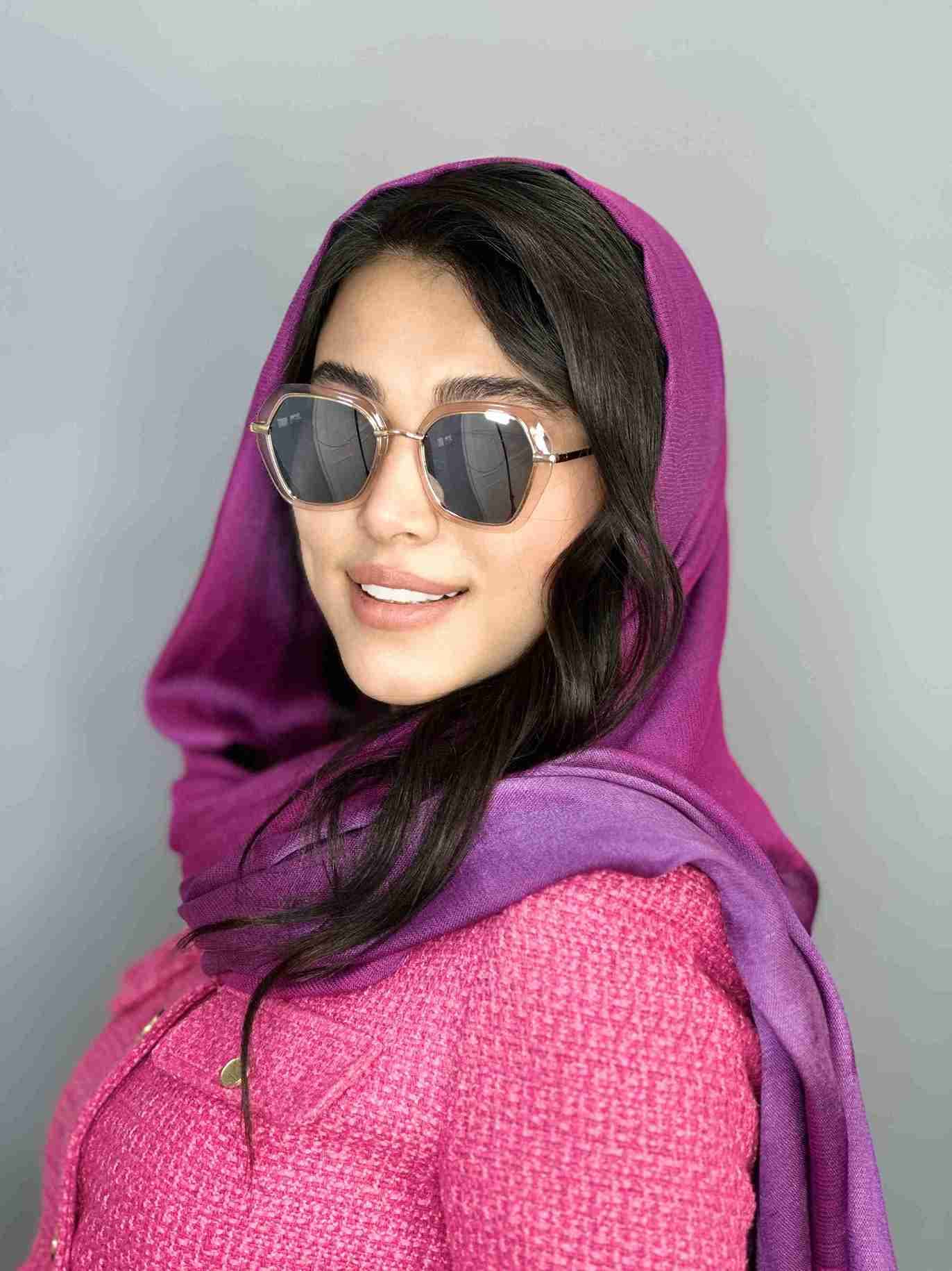 عينك افتابي Gucci گوچي زنانه طوسي يووي٤٠٠ پلاريزه
