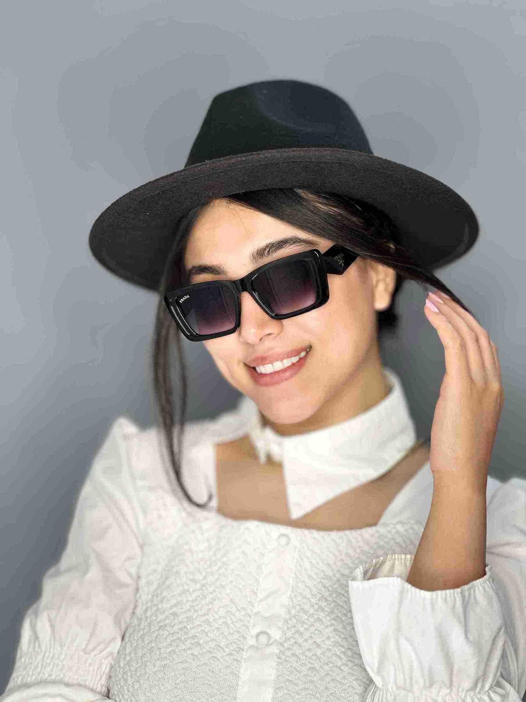 عینک افتابی زنانه prada پرادا مشكي دسته سه بعدي ترند يووي ٤٠٠