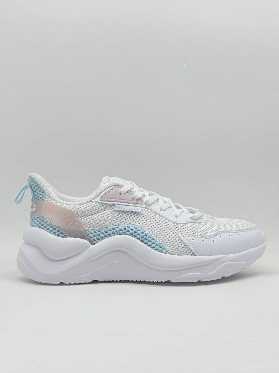 کفش ۳۶۱ سفید آبی کم رنگ white lite blue 361shoes