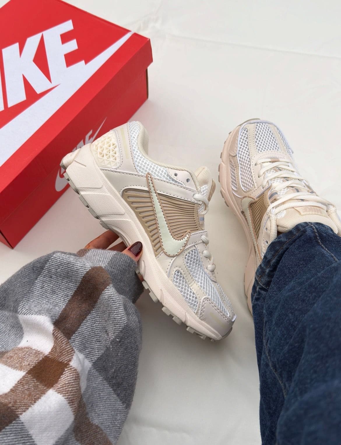 کتونی نایک ایر زوم ومرو 5 کرمی Nike Air Zoom vomer 5 Cream