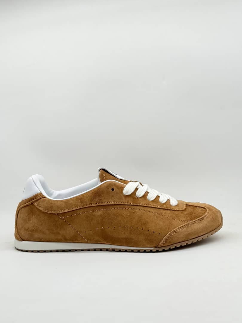 کفش الو یوگا کلاسیک قهوه ای classic alo yoga brown shoes