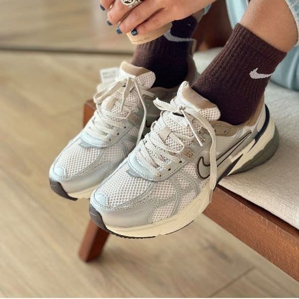 کفش نایک وی تو کی خاکی Nike V2K khaki shoes