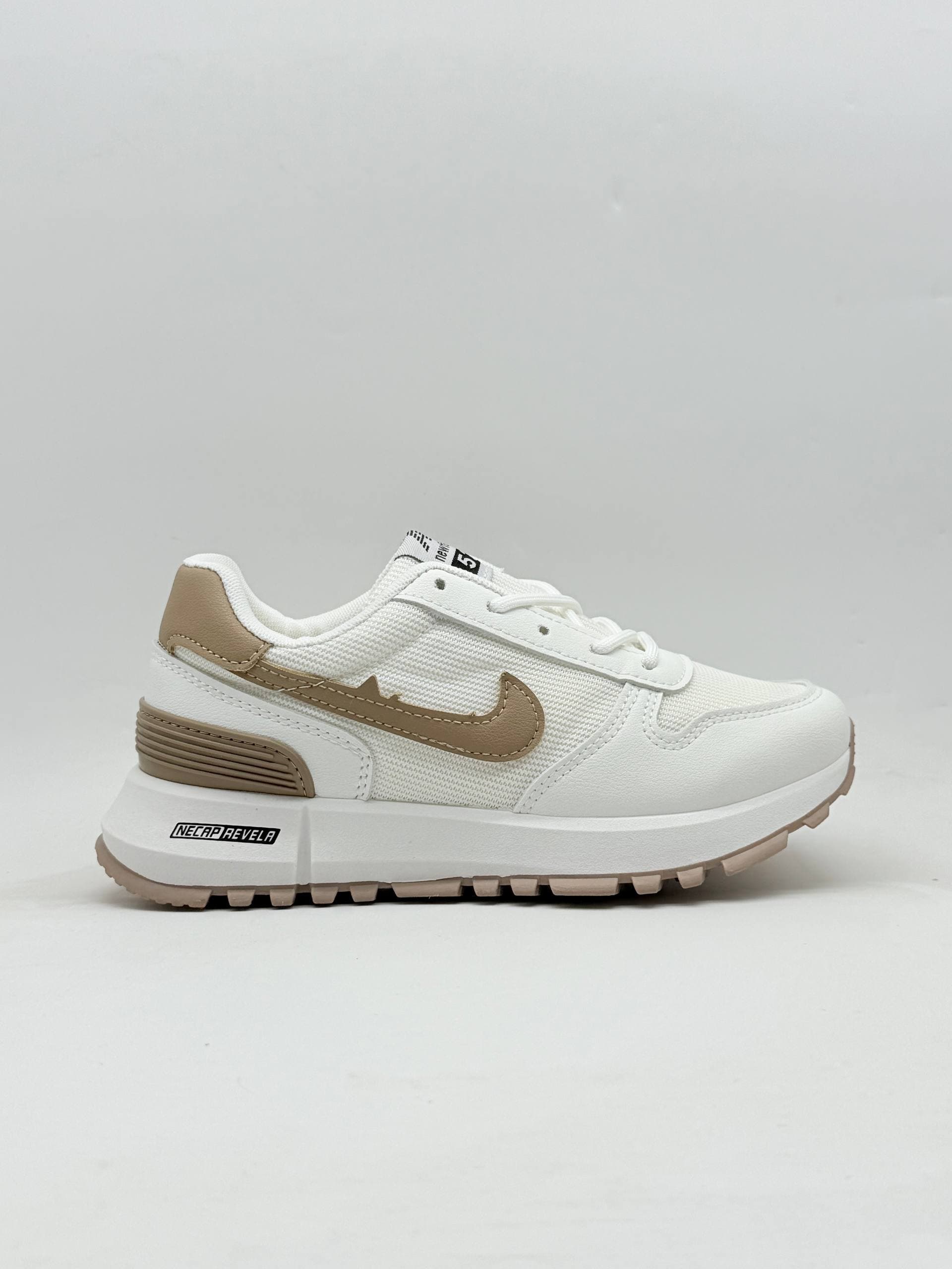 کفش نایک سفید خاکی Nike white khaki shoes