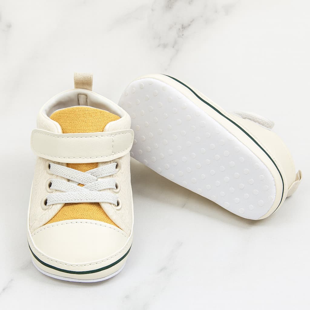 کفش نوزادی اسپرت سفید چسبی وارداتی | سبک، راحت و مناسب سیسمونی — تصویر ۲