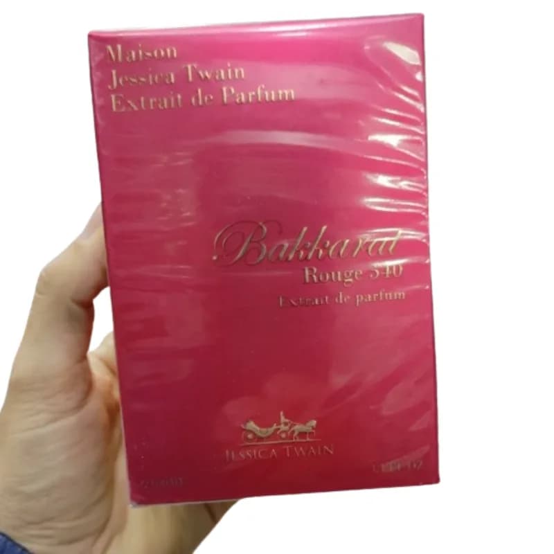 ادکلن زنانه باکارات رژ قرمز جسیکا تواین 100 میل — تصویر ۳