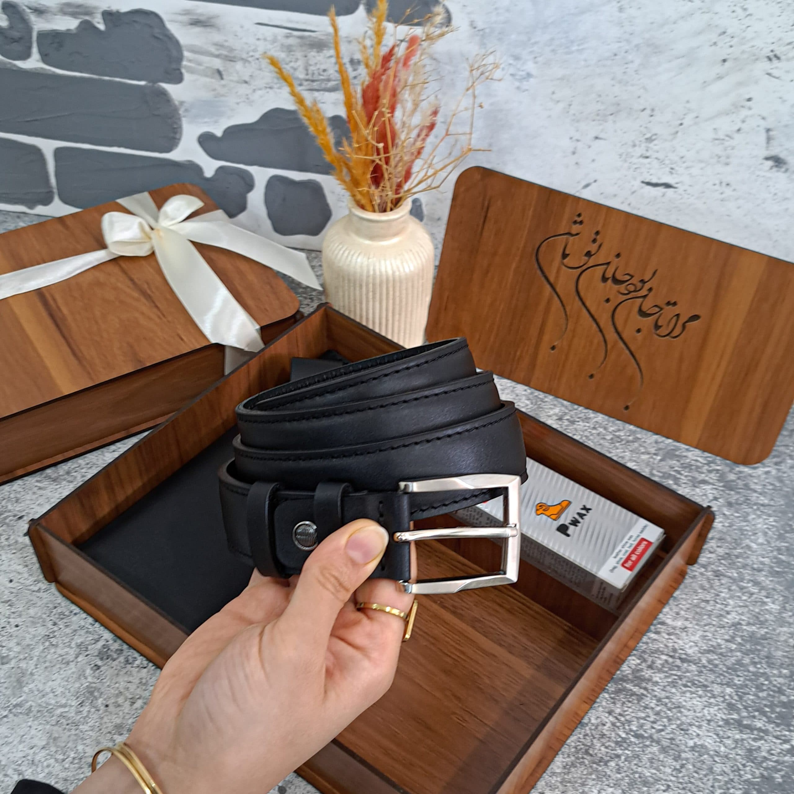 ست هدیه چرم مردانه چرم طبیعی کیف پول و کمربند چرم طبیعی مدل 3 تیکه کتی — تصویر ۵