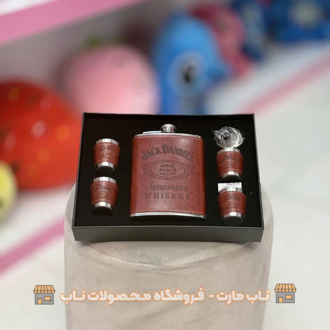ست قمقمه جیبی چهار شات چرم جک دنیلز — تصویر ۲