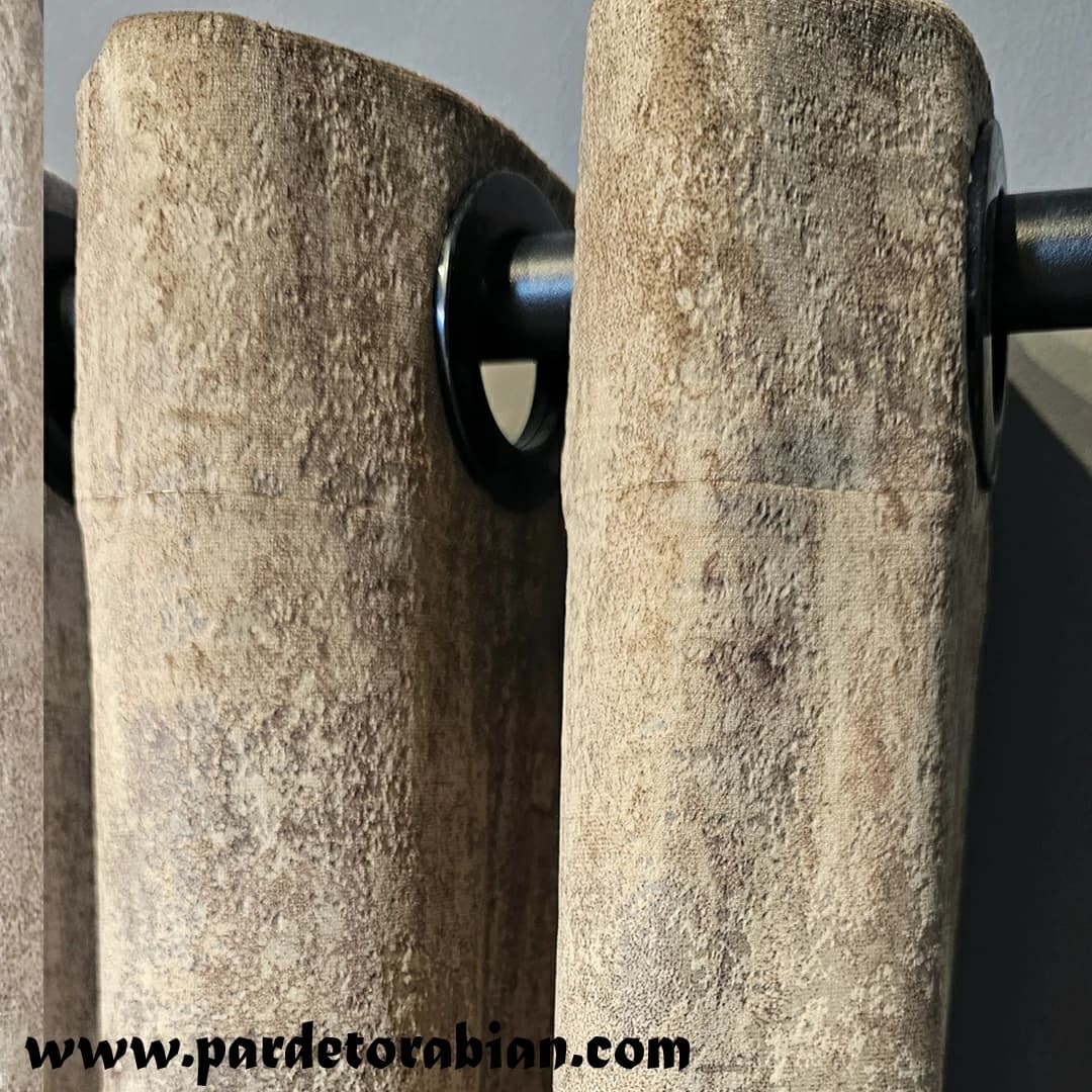 پرده آماده مخمل پتینه ورونا رنگ کرم سیر در ابعاد مختلف و رنگ بندی کامل — تصویر ۲