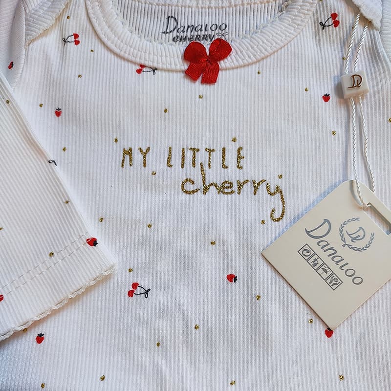 لباس زیر دکمه دار (بادی) آستین بلند نوزاد دخترانه طرح گیلاس دانالو Danaloo Cherry — تصویر ۳