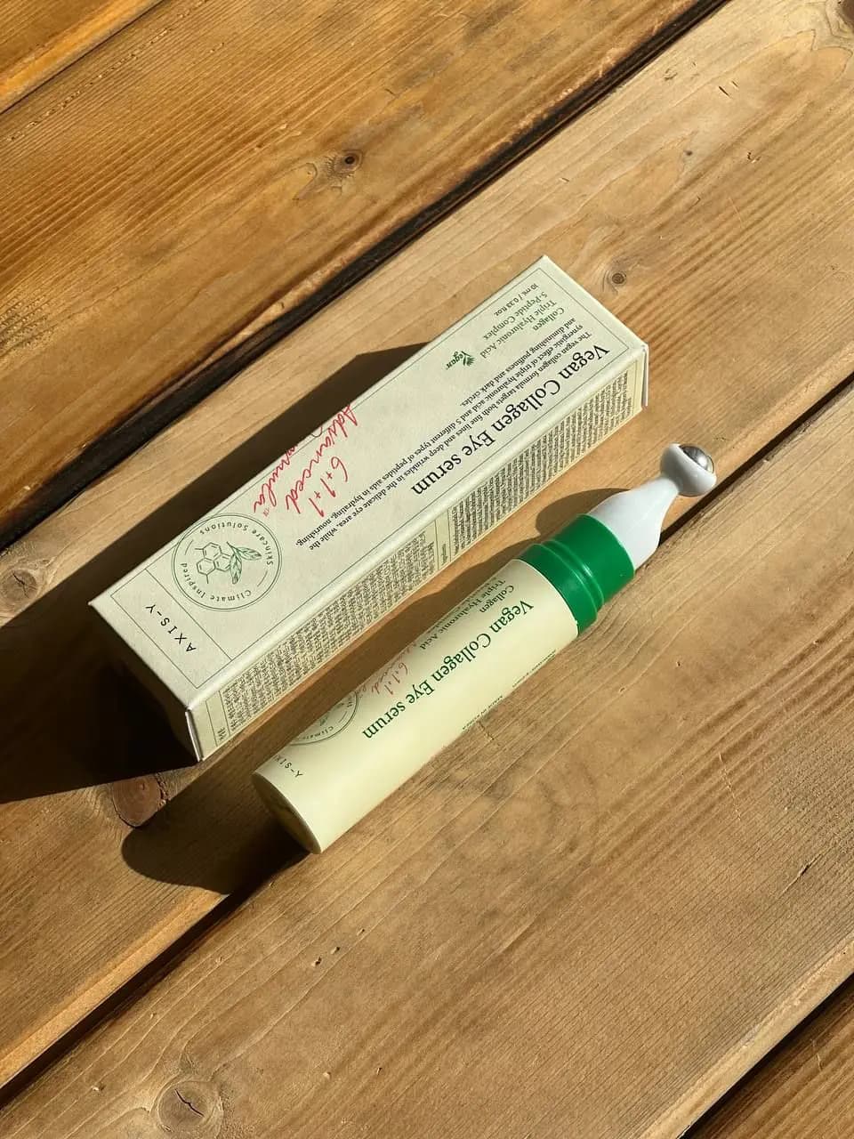 سرم دور چشم غلطکی اکسیس وای مدل Vegan Collagen حجم ۱۰ میل — تصویر ۴