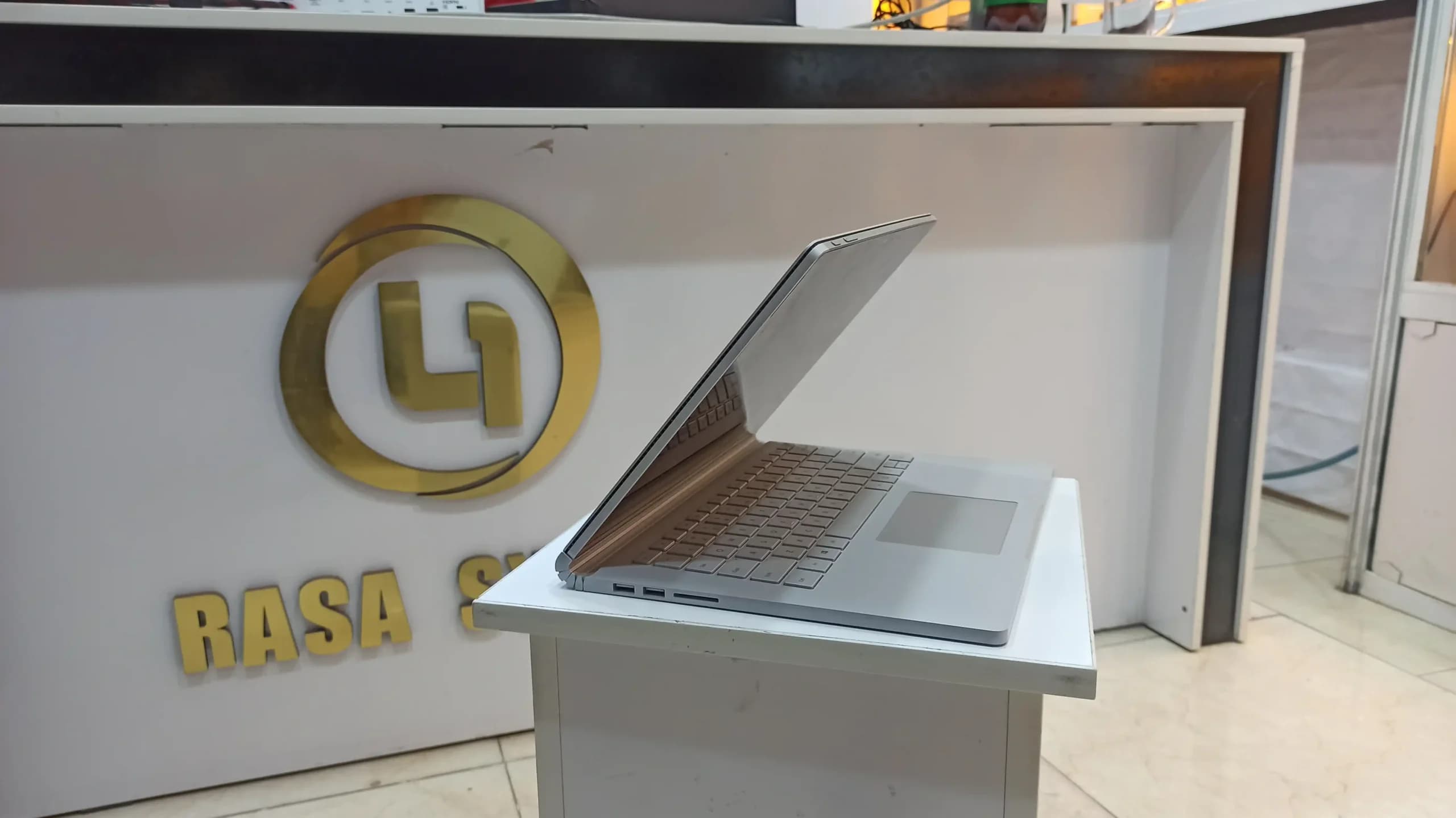 لپ تاپ استوک Microsoft مدل Surface Book 2 با پردازنده i7 نسل 8 — تصویر ۶
