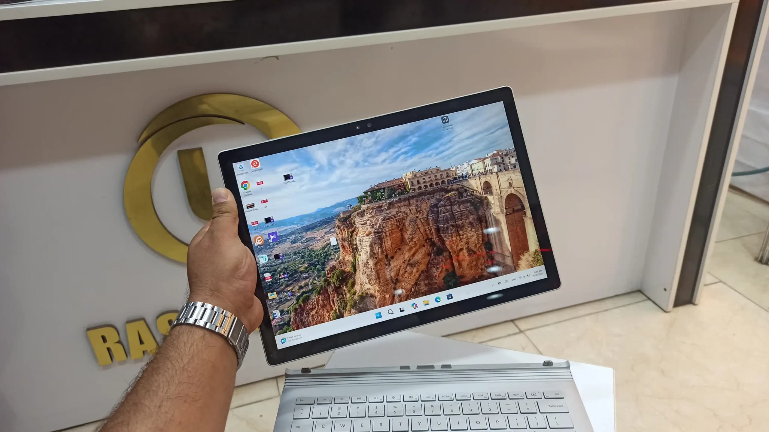 لپ تاپ استوک Microsoft مدل Surface Book 2 با پردازنده i7 نسل 8