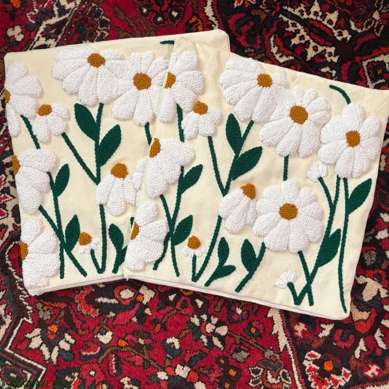 کوسن پانچدوزی دست بافت طرح گل بابونه — تصویر ۲