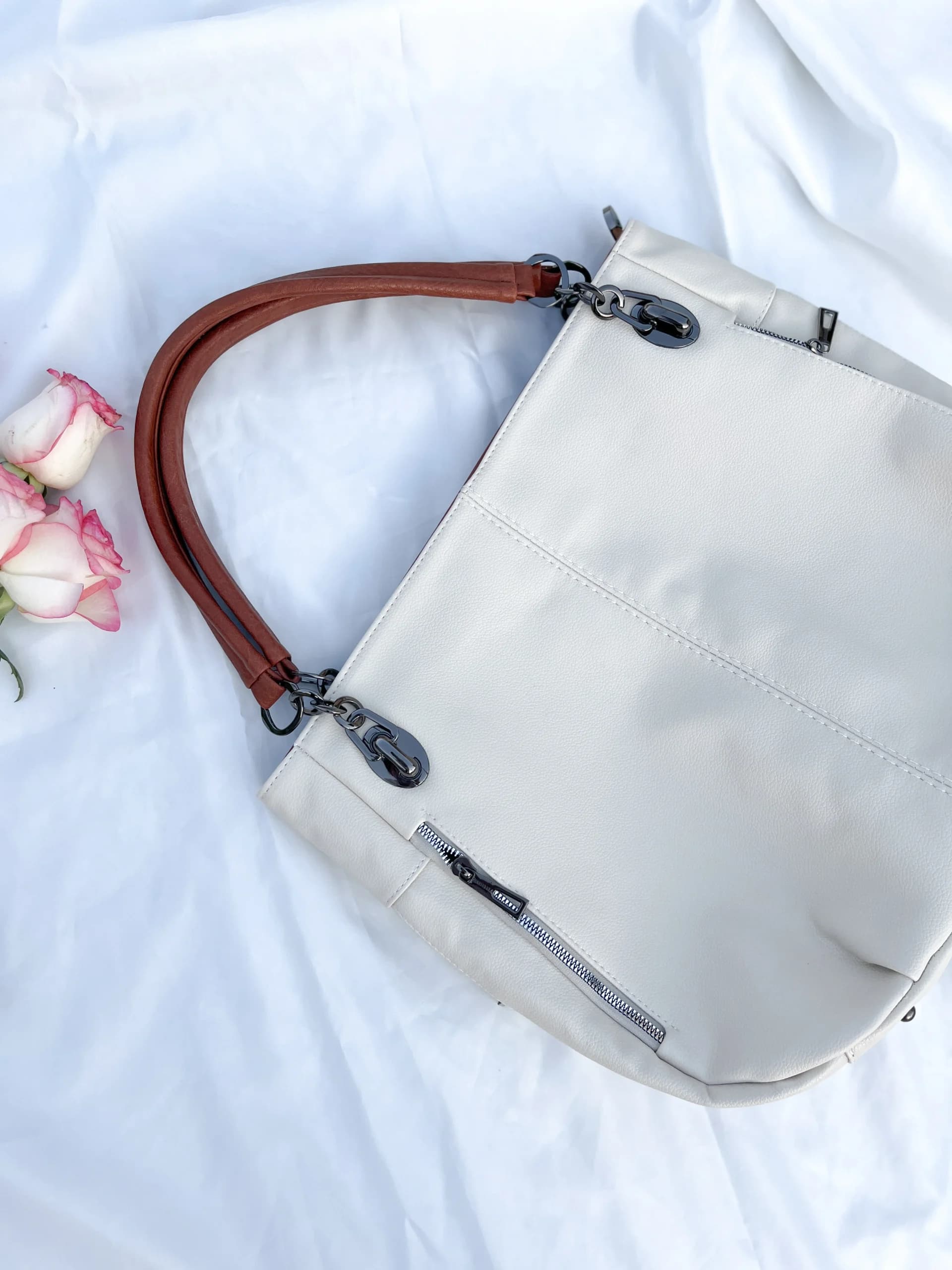کیف بزرگ برند DKNY — تصویر ۲