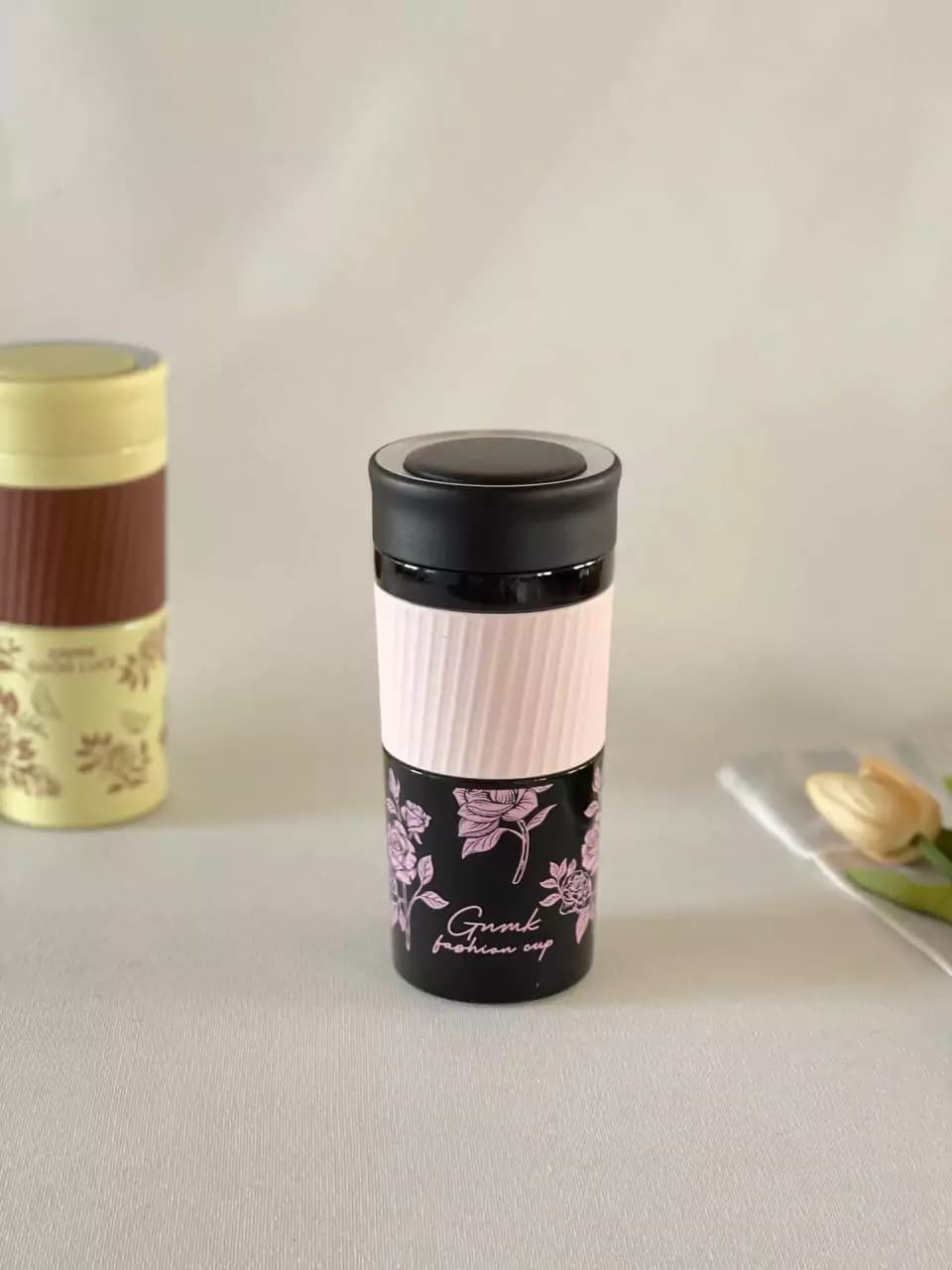 تراول ماگ دورسیلیکونی طرح گلی — تصویر ۴