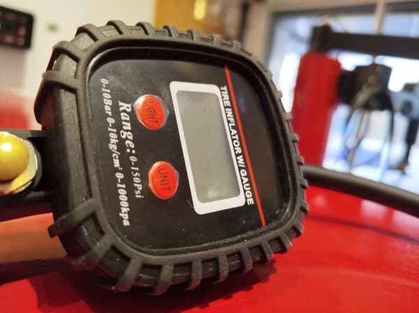 درجه باد لاستیکی کارگاهی برند Turbo — تصویر ۴