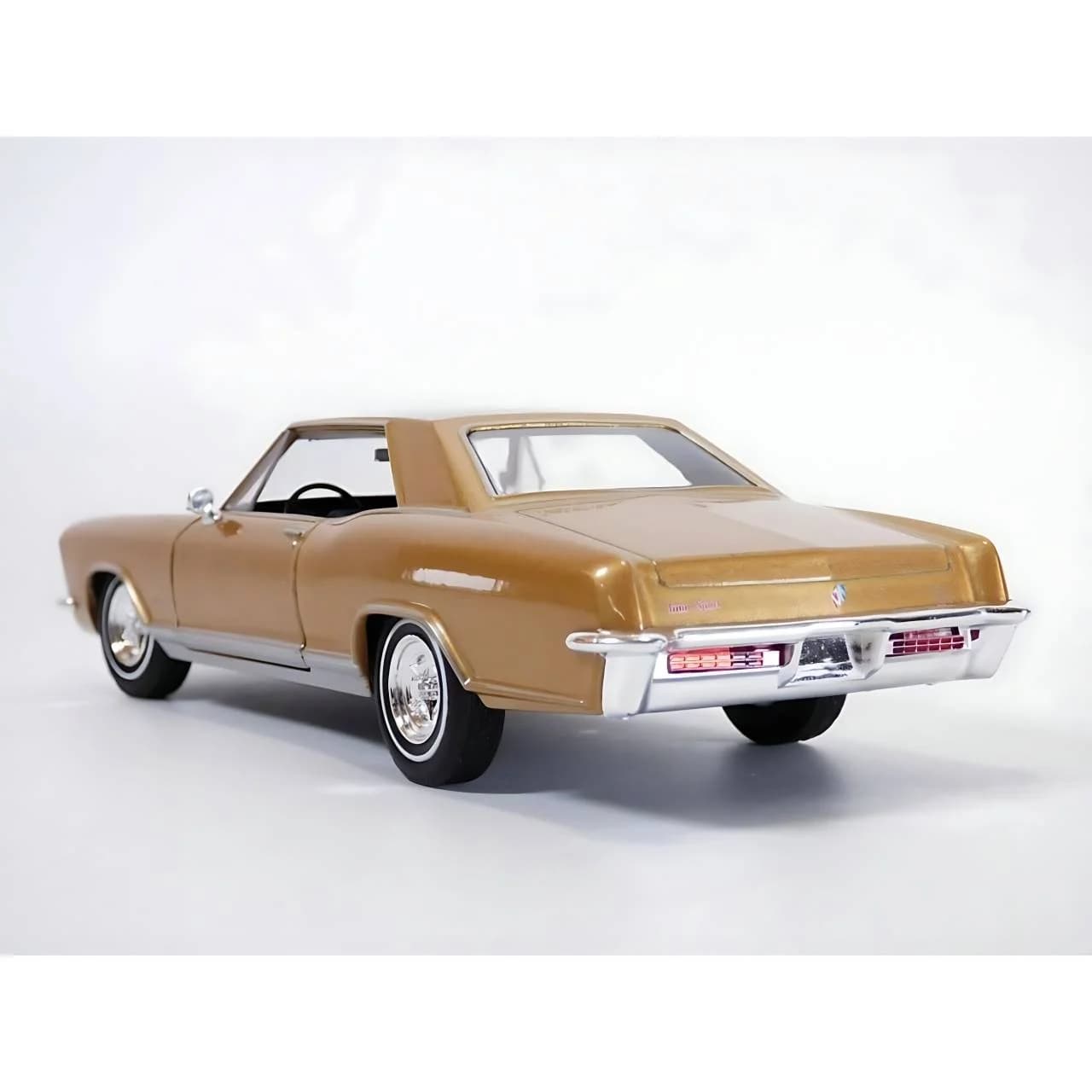 ماکت ماشین فلزی بیوک مدل 1965 Buick Riviera Gran Sport ویلی مقیاس 1:24 — تصویر ۲