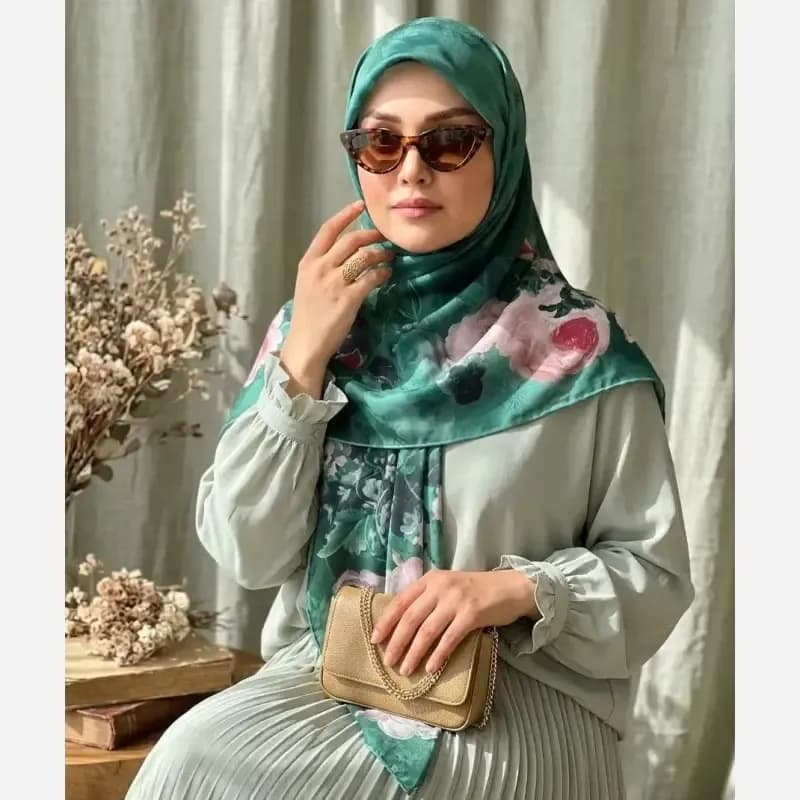 روسری نخ کاستوم طرح صبا قواره بزرگ 140×140 دور دوخت
