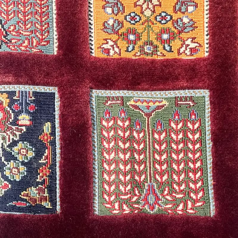 گلیم فرش قاب خشتی زرشکی سایز 132*86 کد 1378 — تصویر ۲
