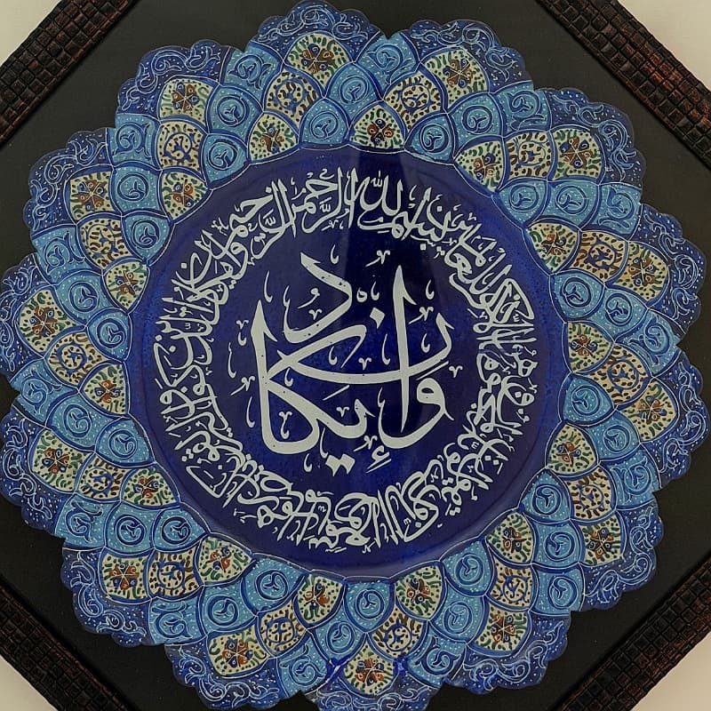 تابلو بشقاب میناکاری طرح وان یکاد 35×35 — تصویر ۲