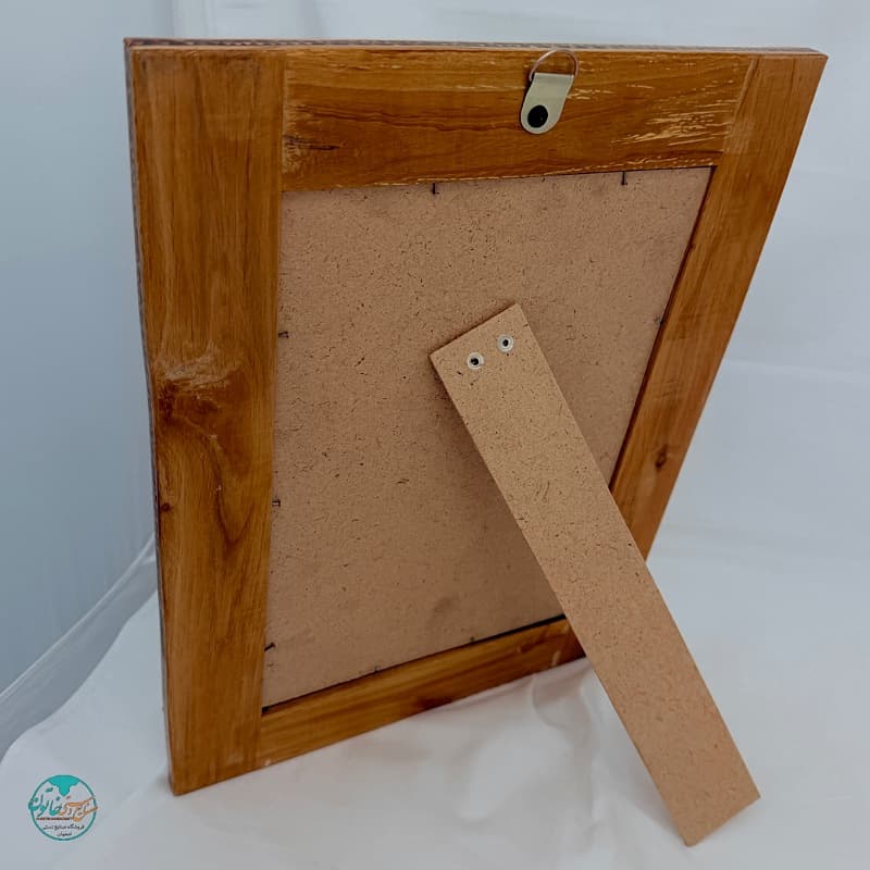 تابلو قلم زنی با قاب تذهیب طرح ونی کاد 30×40 — تصویر ۷