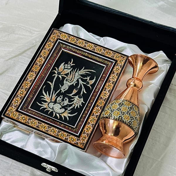 ست هدیه خاتم کاری شامل گلدان ۱۶cm و تابلو گل مسی — تصویر ۴