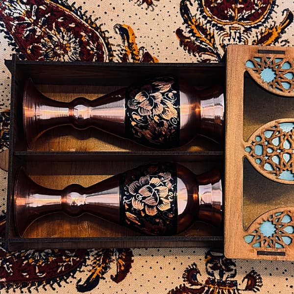 ست هدیه گلدان مسی الماس‌تراش 16cm با جعبه سنتی — تصویر ۴