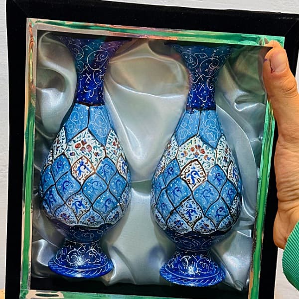 جفت گلدان میناکاری ۲۰cm با جعبه مخمل. — تصویر ۲
