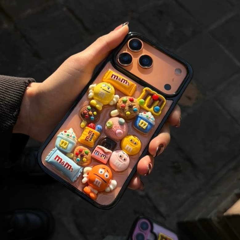 قاب موبایل M&M برای گوشی های آیفون — تصویر ۲